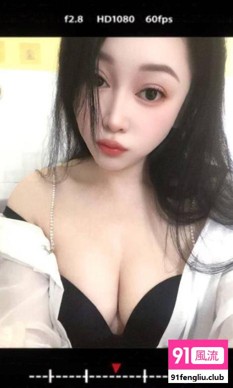 居家丰满少女